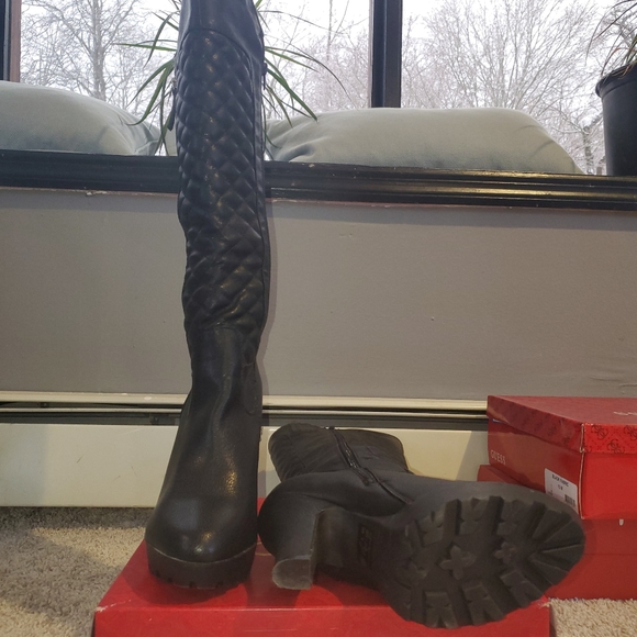 Boots - Picture 2 of 5